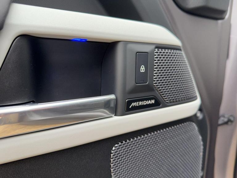  Land Rover Defender 110 3.0 D300 MHEV X-Dynamic HSE Auto 4WD Euro 6 (s/s) 5dr Diesel Automatic