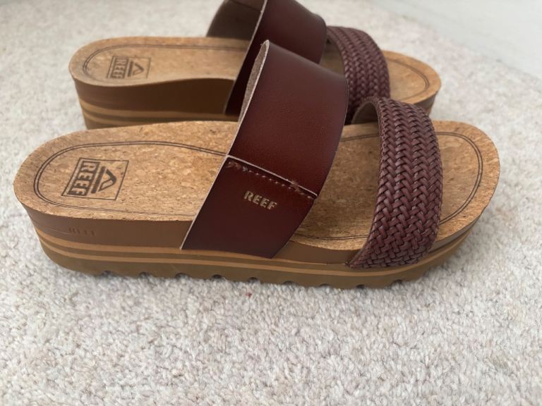 Reef size 5 sandals 