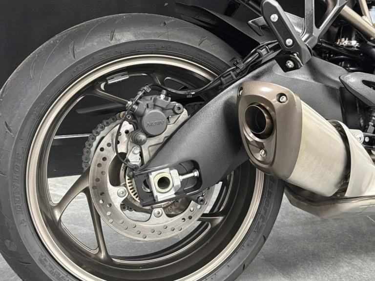 SUZUKI GSXS 1000 GT +