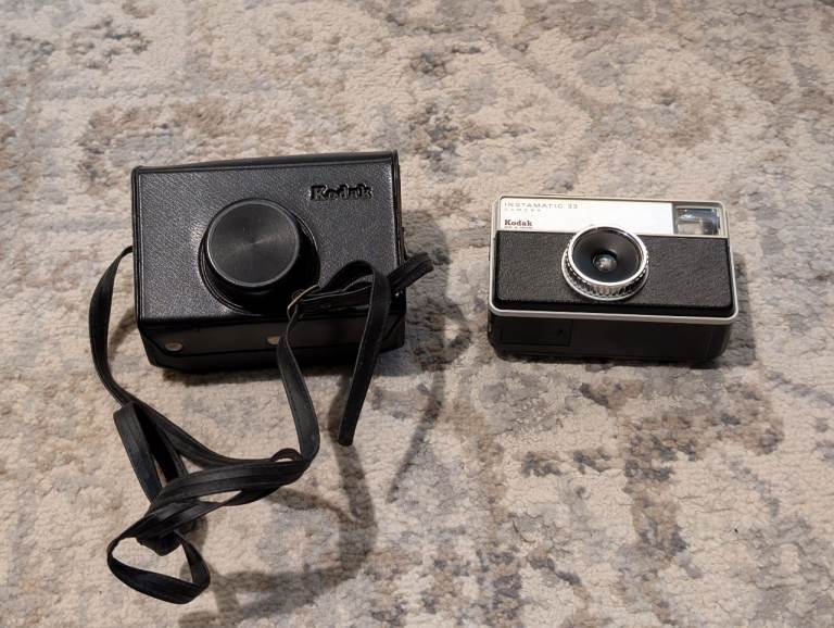 UNTESTED Kodak Instamatic 33 + carry case