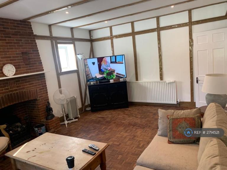 5 bedroom house in Noak Hill Road, Romford, RM3 (5 bed) (#2714521)