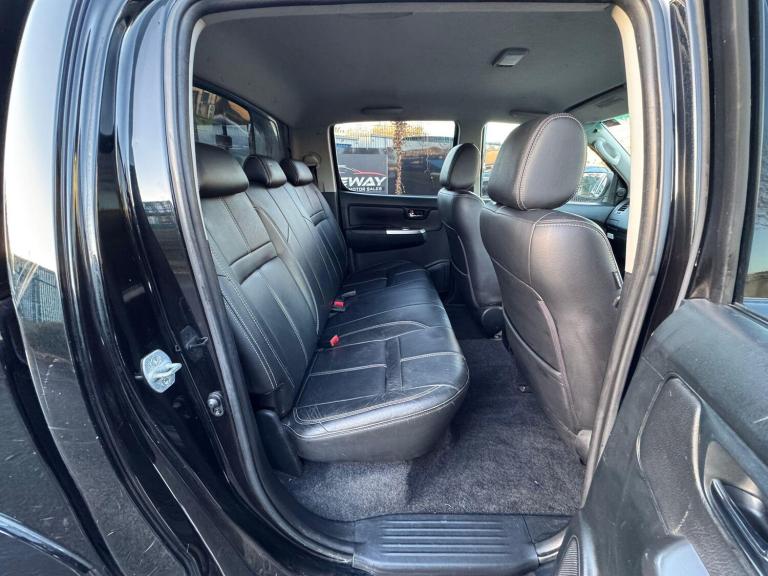 2015 Toyota Hilux Invincible D/Cab Pick Up 3.0 D-4D 4WD 171 Auto PICK UP DIESEL Automatic