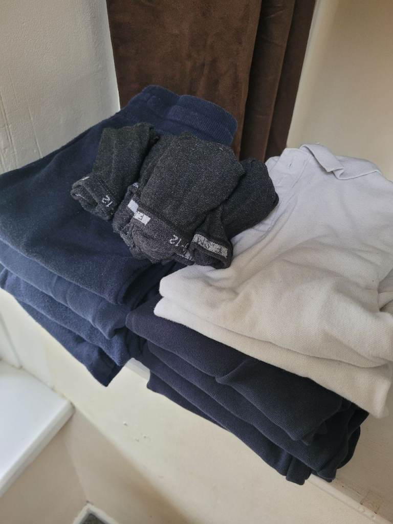 Boys Navy school uniform.Sz 6-7 yrs Happy to split.