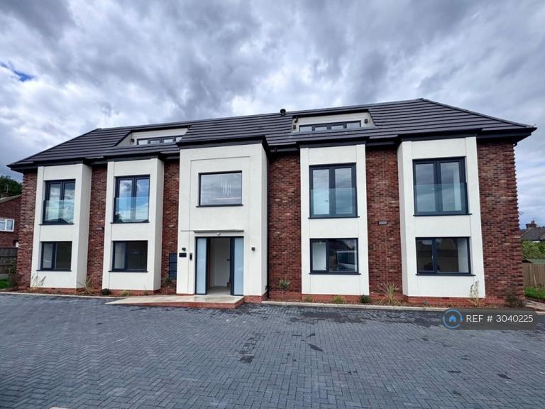 3 bedroom flat in Warwick Close, Barnet, EN4 (3 bed) (#3040225)