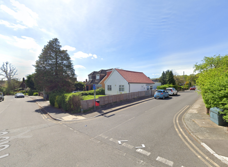 BENEFITS ACCEPTED - Studio Flat Available in Pinner Hillingdon HA5