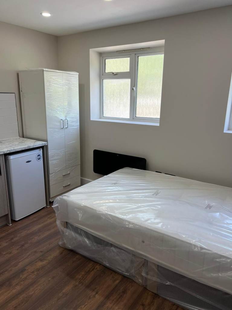 Elmbridge, SURREY - AVAILABLE NOW - NO DEPOSIT REQUIRED
