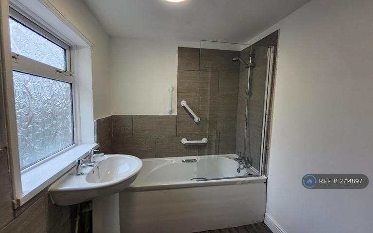 2 bedroom house in Schofield Street, Leigh, WN7 (2 bed) (#2714897)