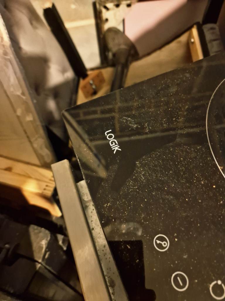 Oven, hob, extractor hood