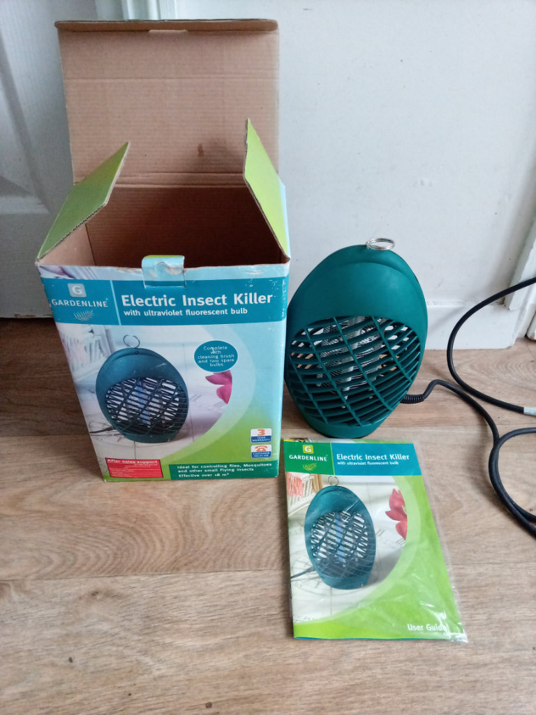 Electric uv bug/fly killer with spare bulbs