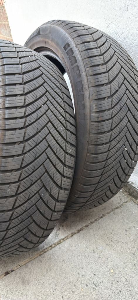 2x 225/55/19 all season tyres 