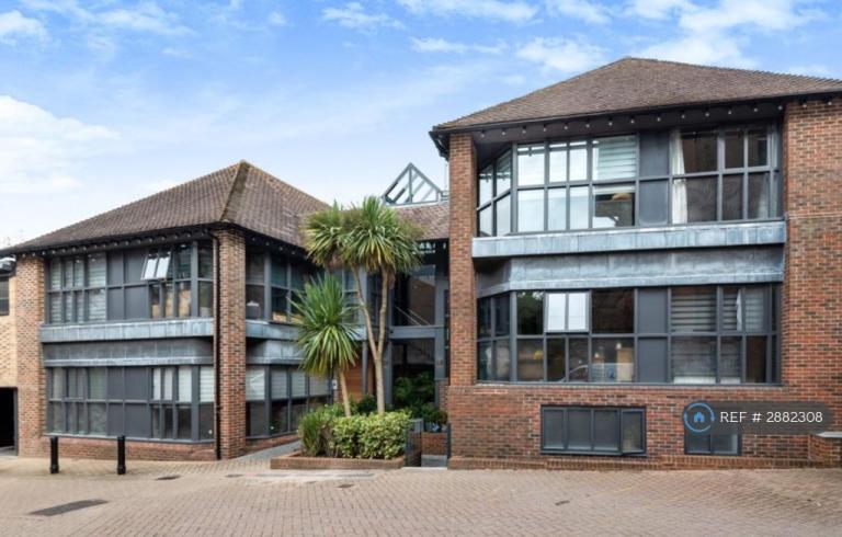1 bedroom flat in Capitol House, Winchester, SO23 (1 bed) (#2882308)