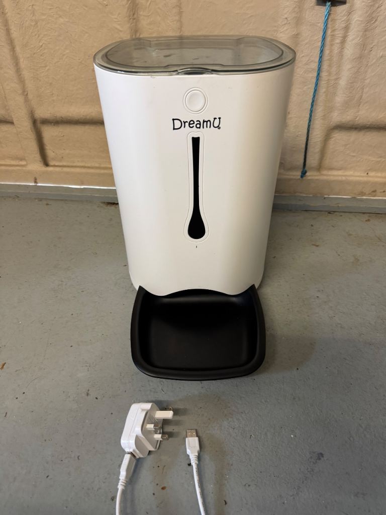 Dream U automatic pet feeder