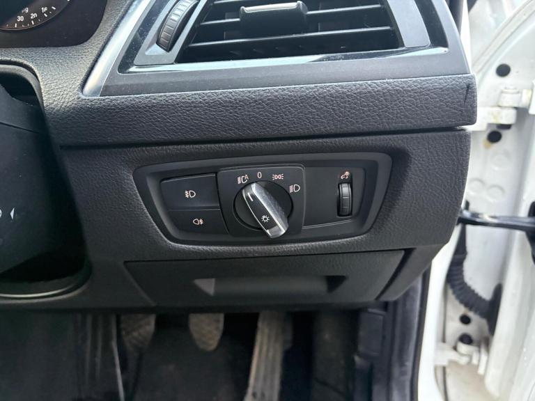 2017 BMW 1 Series 116d SE Business 5dr [Nav/Servotronic] HATCHBACK DIESEL Manual