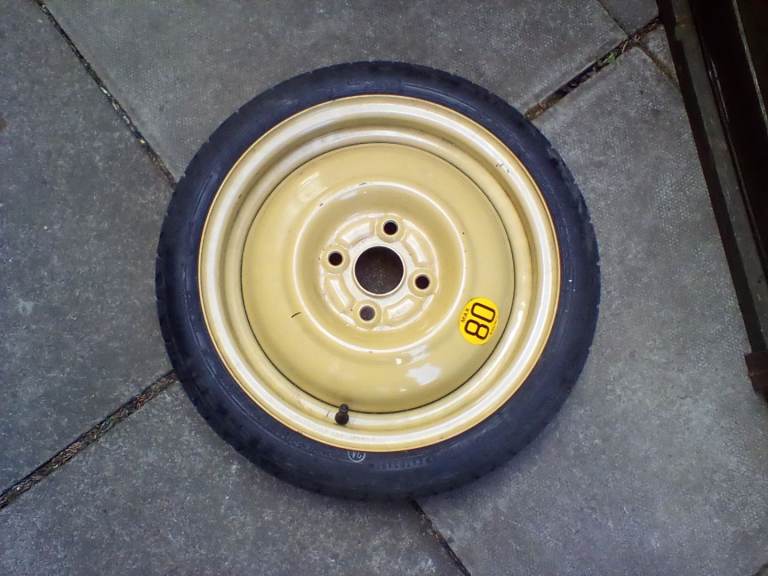 Dunlop spare wheel size 14 rim of sabura.justy used nearly new