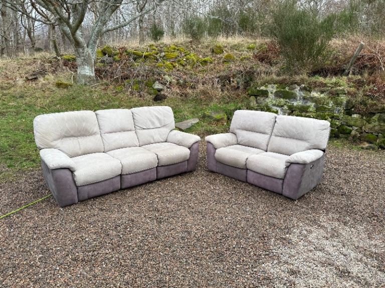 DFS 3&2 Seater Recliner Sofas (Delivery Available)
