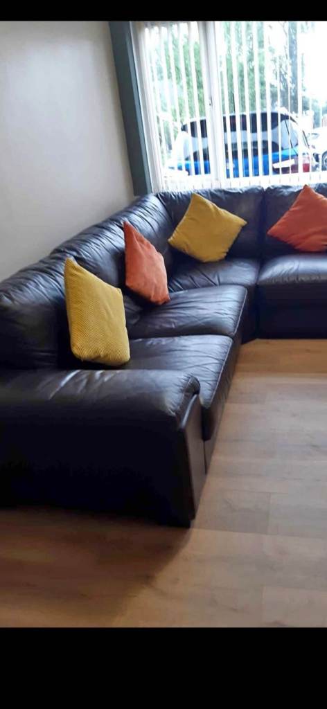 Black Corner Leather Sofa – Good Condition