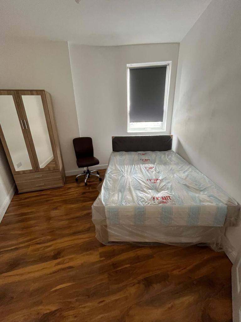 Newly Refurbished 3-Bedroom Flat in Southall – £2,000 PCM | Fully Furnished