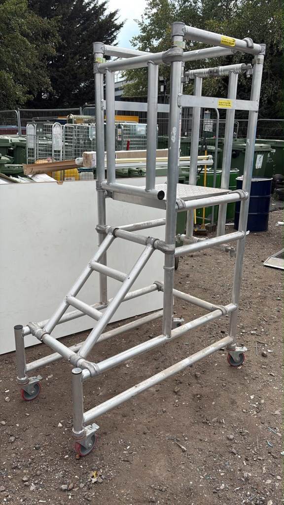 Aluminium Scaffolding Platform Tower with Wheels & Brakes – Good Condition