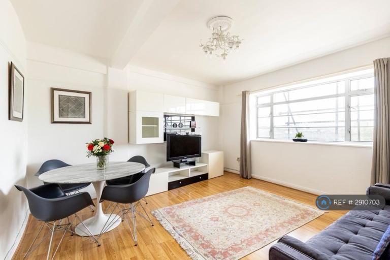 1 bedroom flat in West Kensington Court, London, W14 (1 bed) (#2910703)