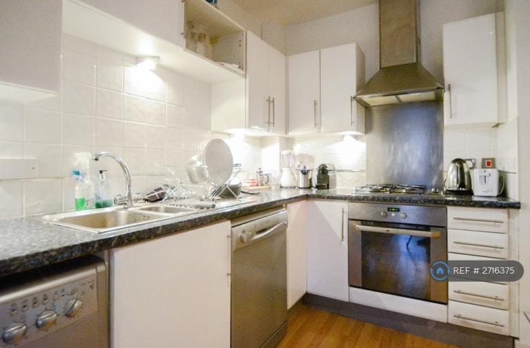 2 bedroom flat in Market Court, London, N1 (2 bed) (#2716375)