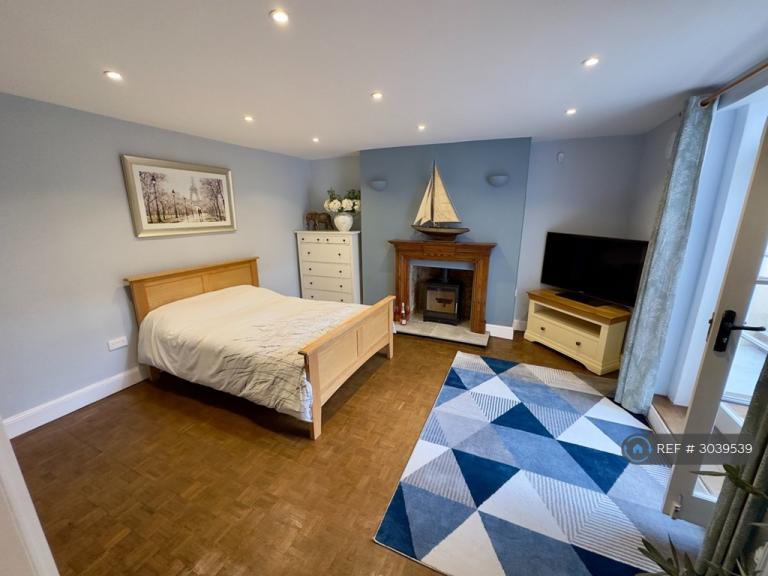 Studio flat in Clarence Square, Cheltenham, GL50 (#3039539)