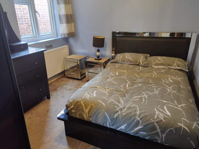 Spacious & Cosy En-suite Room for Rent – IG4 5JY