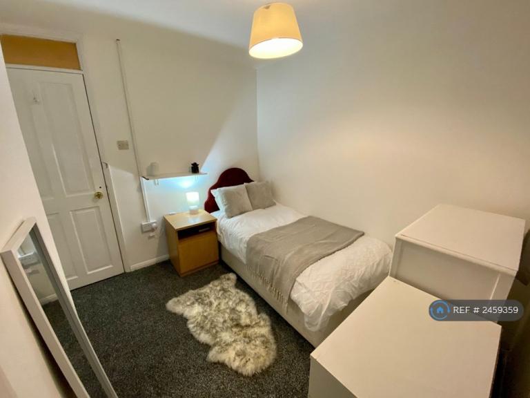 1 bedroom in Balmoral Close, Slough, SL1 (#2459359)