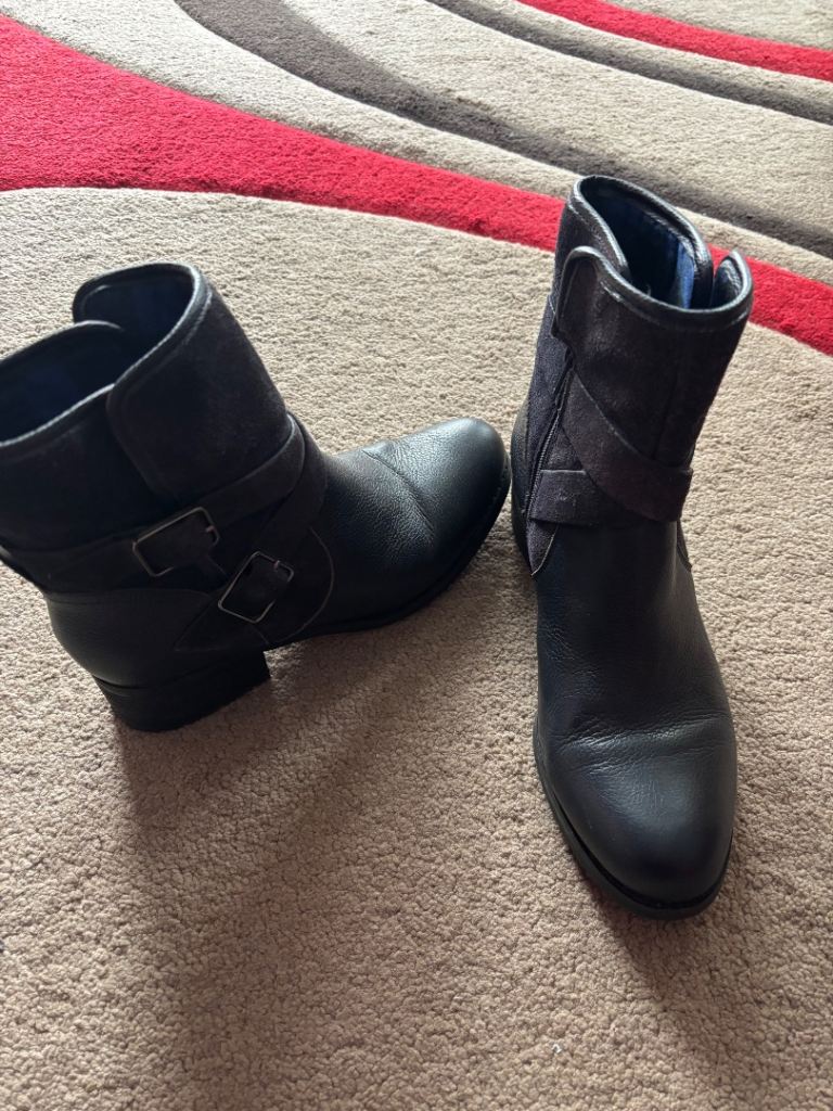 Size 5 m and s boots
