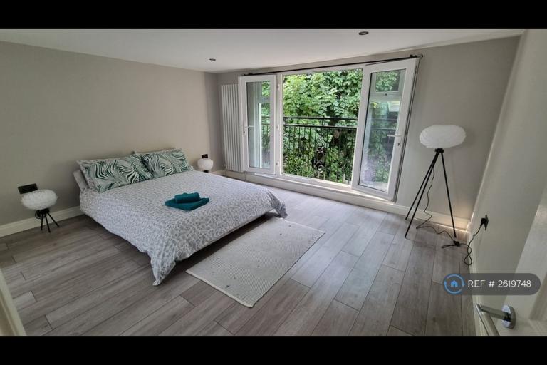 4 bedroom house in Cranford Close, London, SW20 (4 bed) (#2619748)