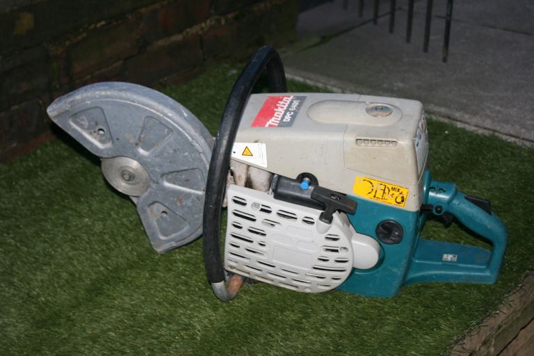 Makita DCP6400 2-STROKE PETROL CUT OFF SAW / DISC CUTTER.