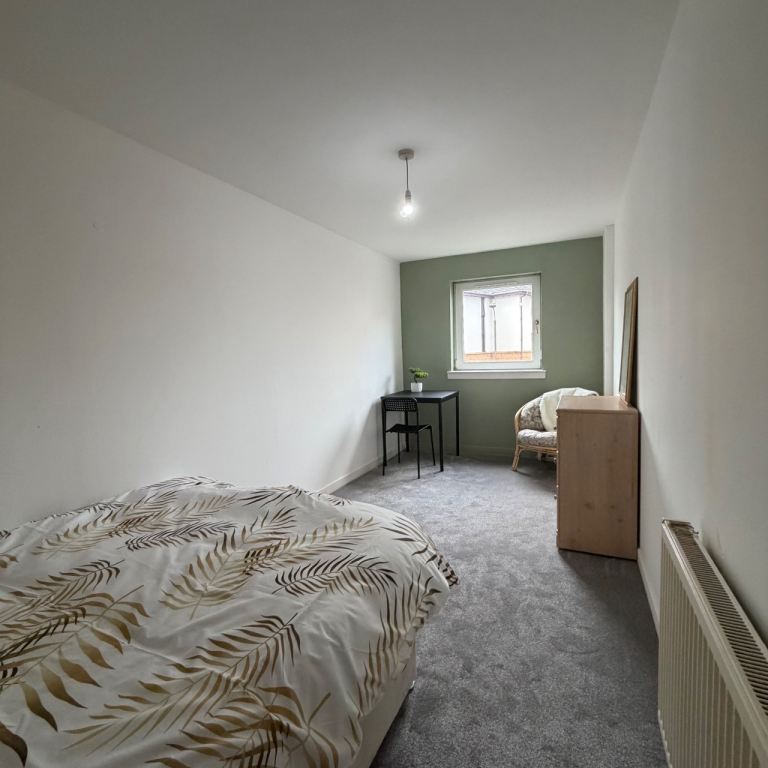 One bedroom available in a Shared Kitchen and bathroom 
