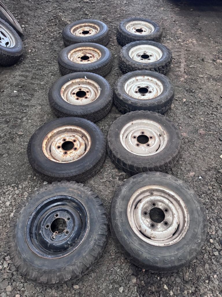 Land Rover steels wheels with tyres 