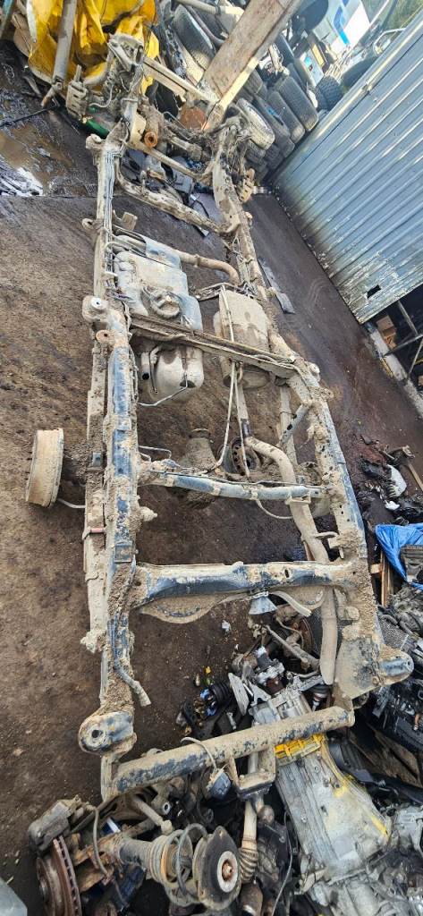 Nissan navara d40 2015 2.5 complete chassis for sale 