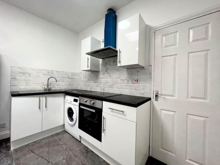 1 bed flat in e12 - BILLS INCLUDED