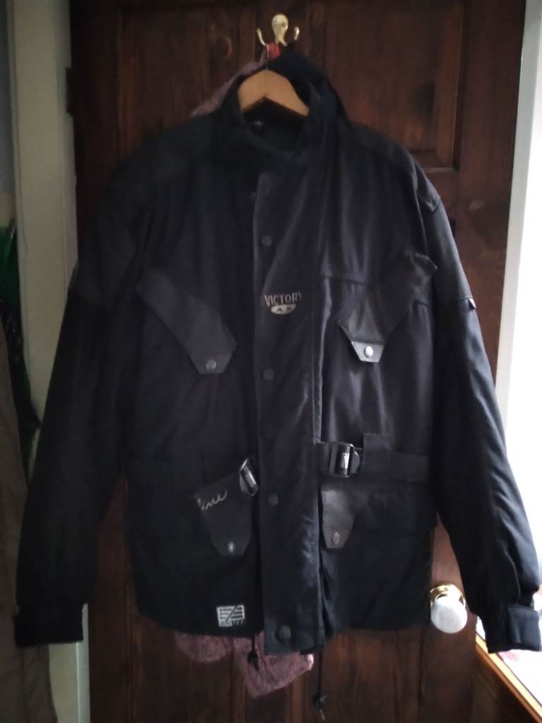 Mans armoured black motor jacket with linning.