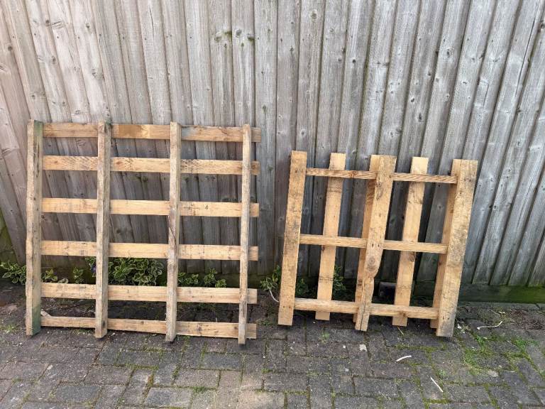 Wood Pallets x 2 FREE