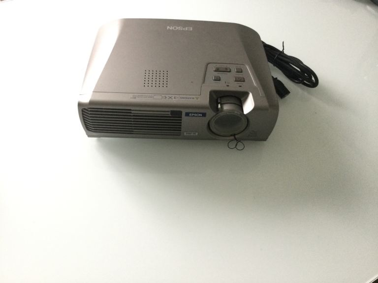 Epson EMP-74 LCD projector - New Lamp - great image