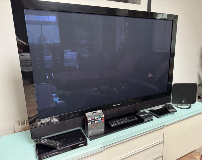 Pioneer 50in HD Ready Plasma TV Package with accessories in immaculate condition 