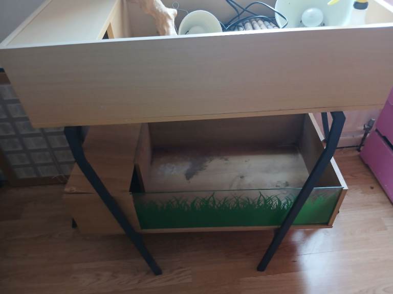 Pet two tiers habitat with two  lamps and accessories 