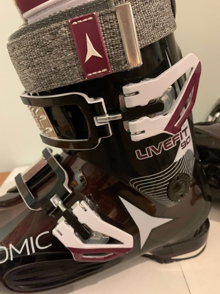 Ladies Atomic Livefit 90 Ski Boots size 5 in fabulous condition