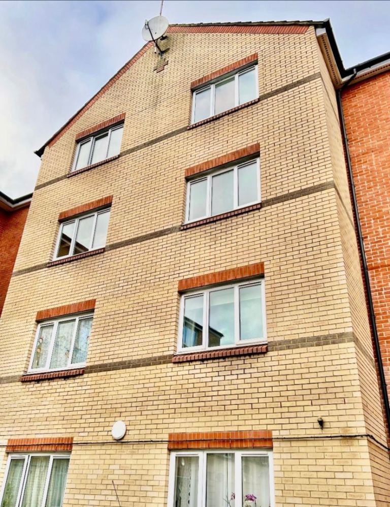 Two bedroom furnished apartment to rent in Swindon town centre