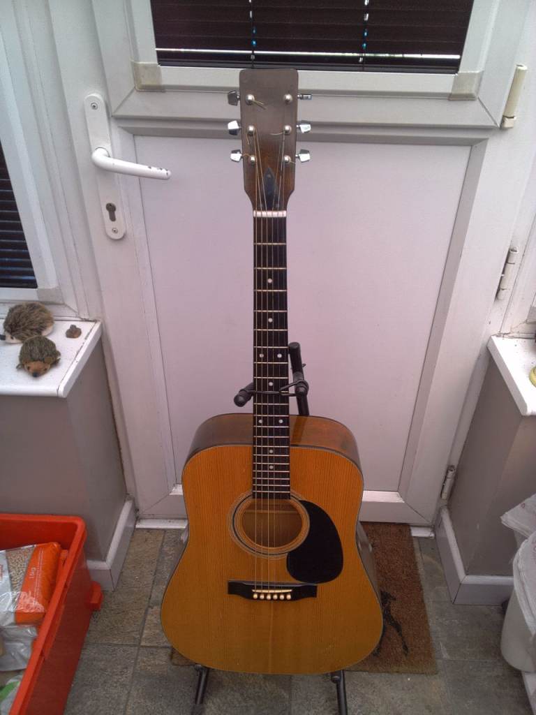ENCORE ENW-6N ACOUSTIC GUITAR MADE IN ROMANIA IN EXCELLENT CONDITION.