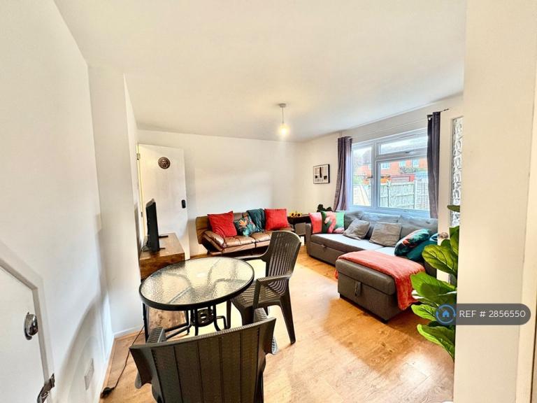 4 bedroom house in Dunnock Road, London, E6 (4 bed) (#2856550)