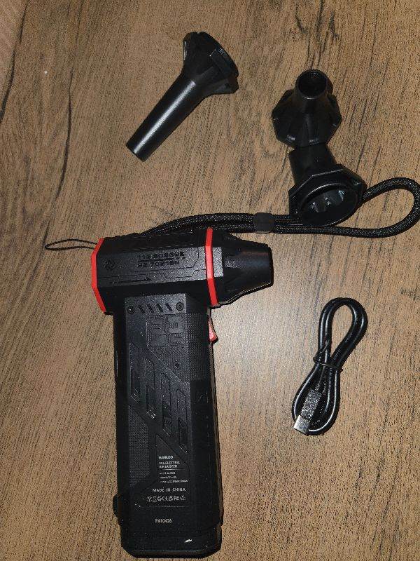 Battery compressed air blower high power 3 speed like new only used once comes in a carry case