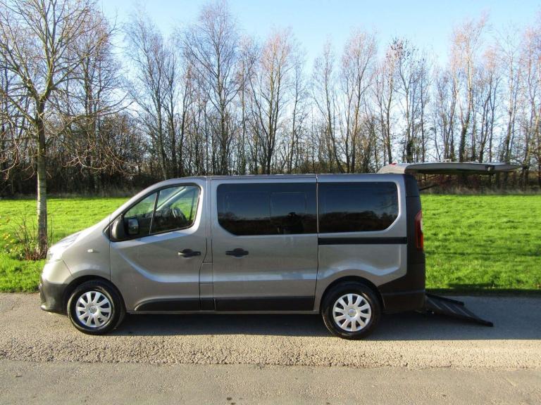 2021 Renault Trafic L28 BUSINESS Wheelchair Accessible Disabled Mobility Adapted Vehicle WAV MPV ...