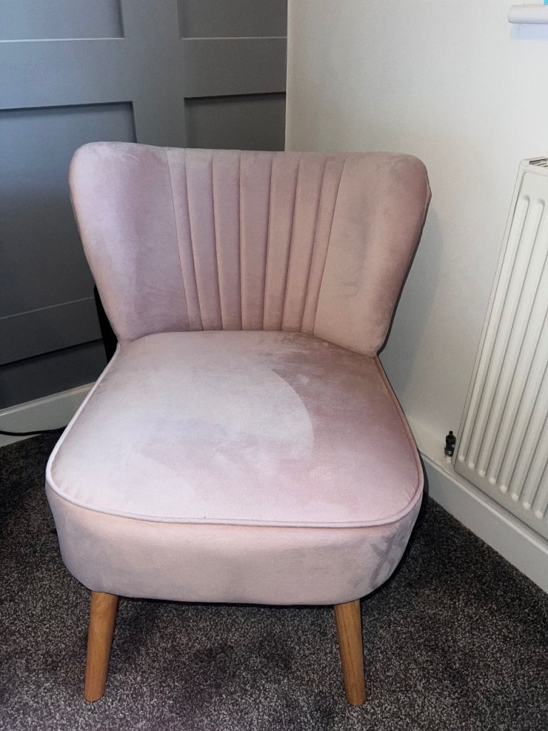 Blush Pink Velvet Chair – Good Condition
