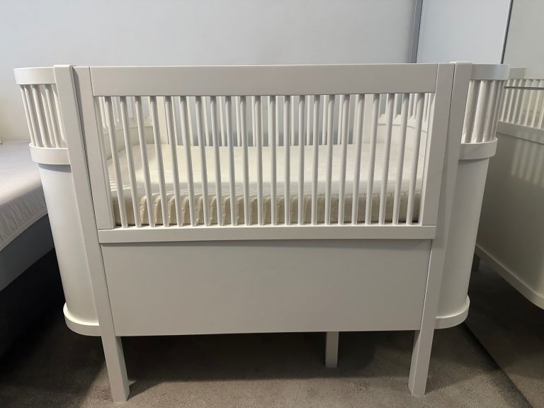 image for Sebra cot bed in white 