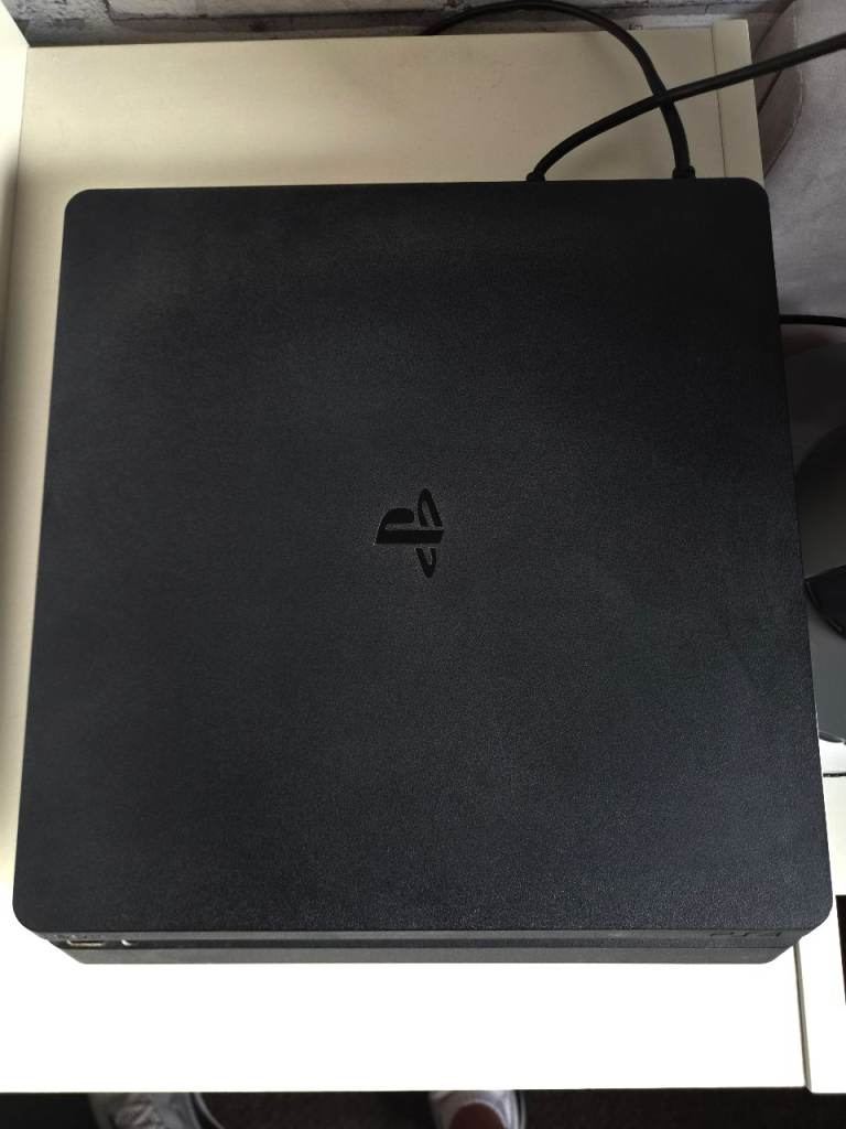 Sony PlayStation 4 Slim Console with games and 4 controllers 