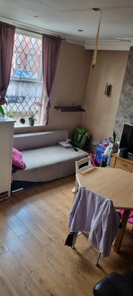 2 Bedroom house in Harlech road Beeston, Leeds House for rent 