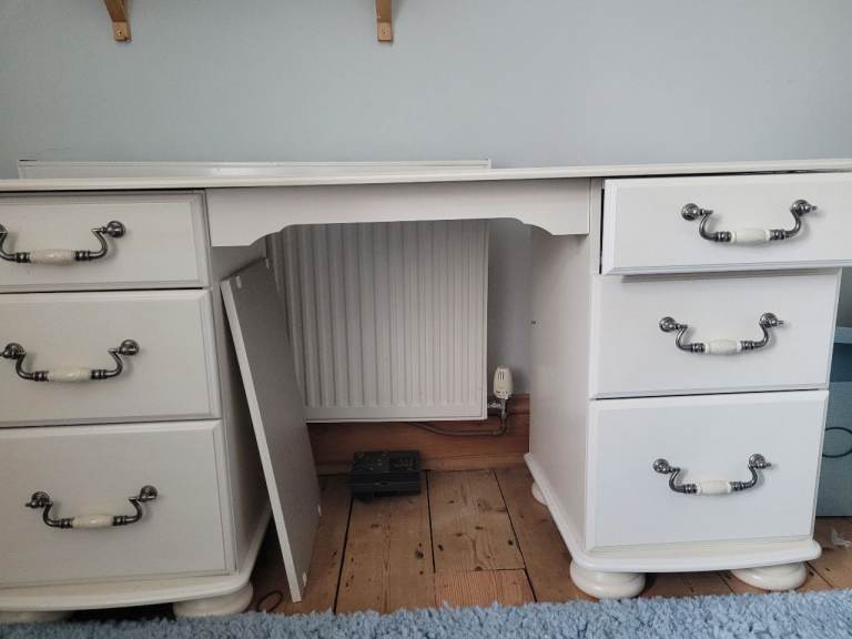 Bensons white dressing table